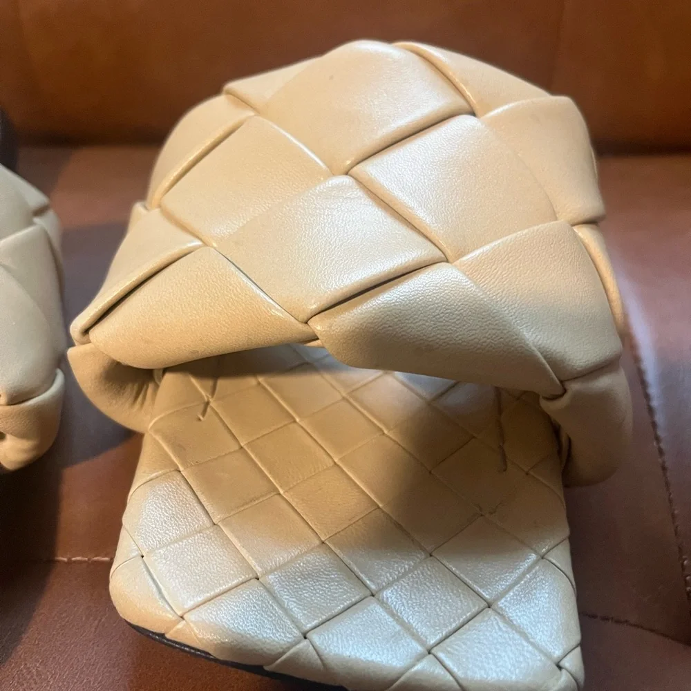 Bottega Veneta Lido Sandals Size 38 Cream Intrecciato Woven Leather Slides - Picture 3 of 16